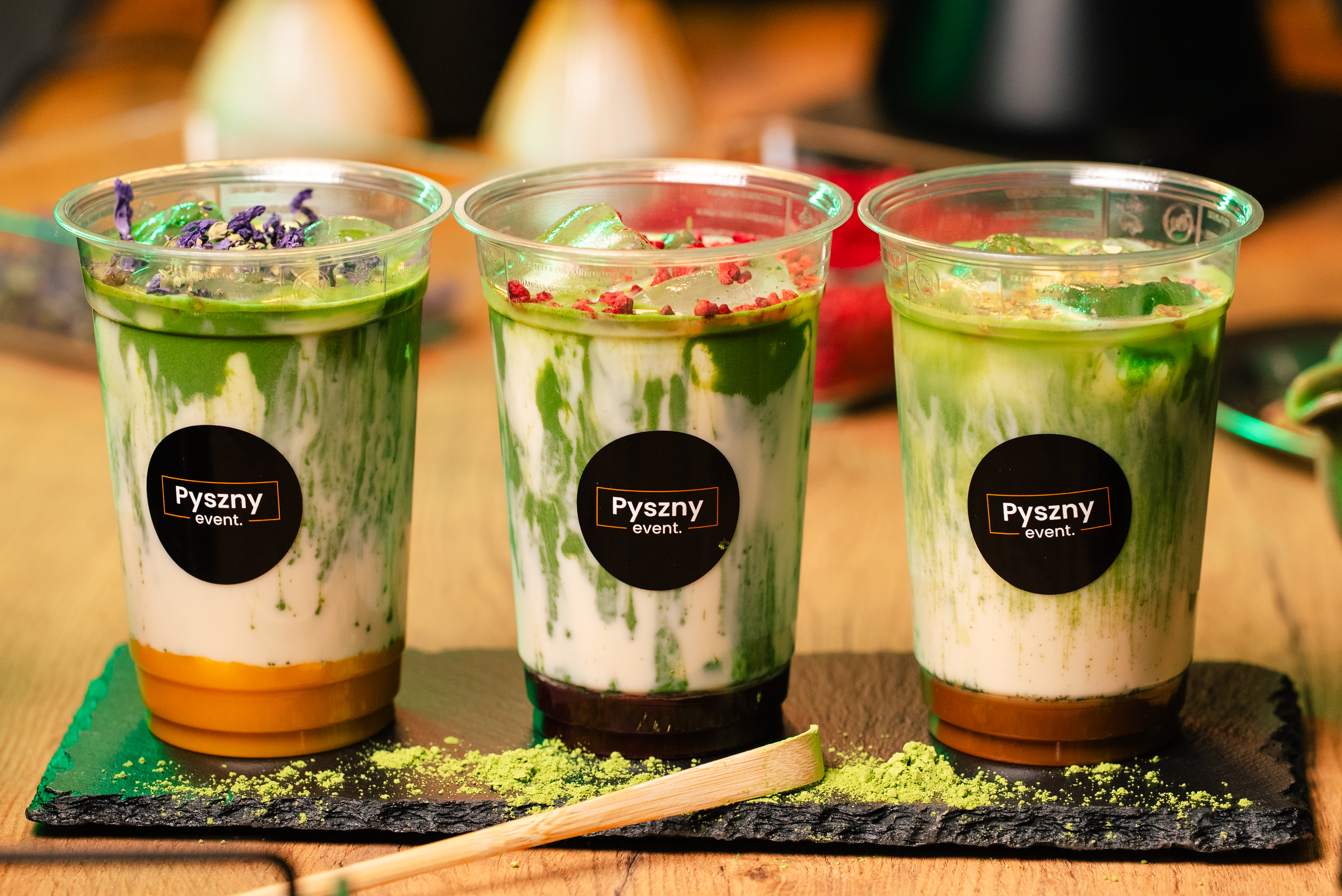 Matcha i Blue Matcha serwowane na evencie firmowym